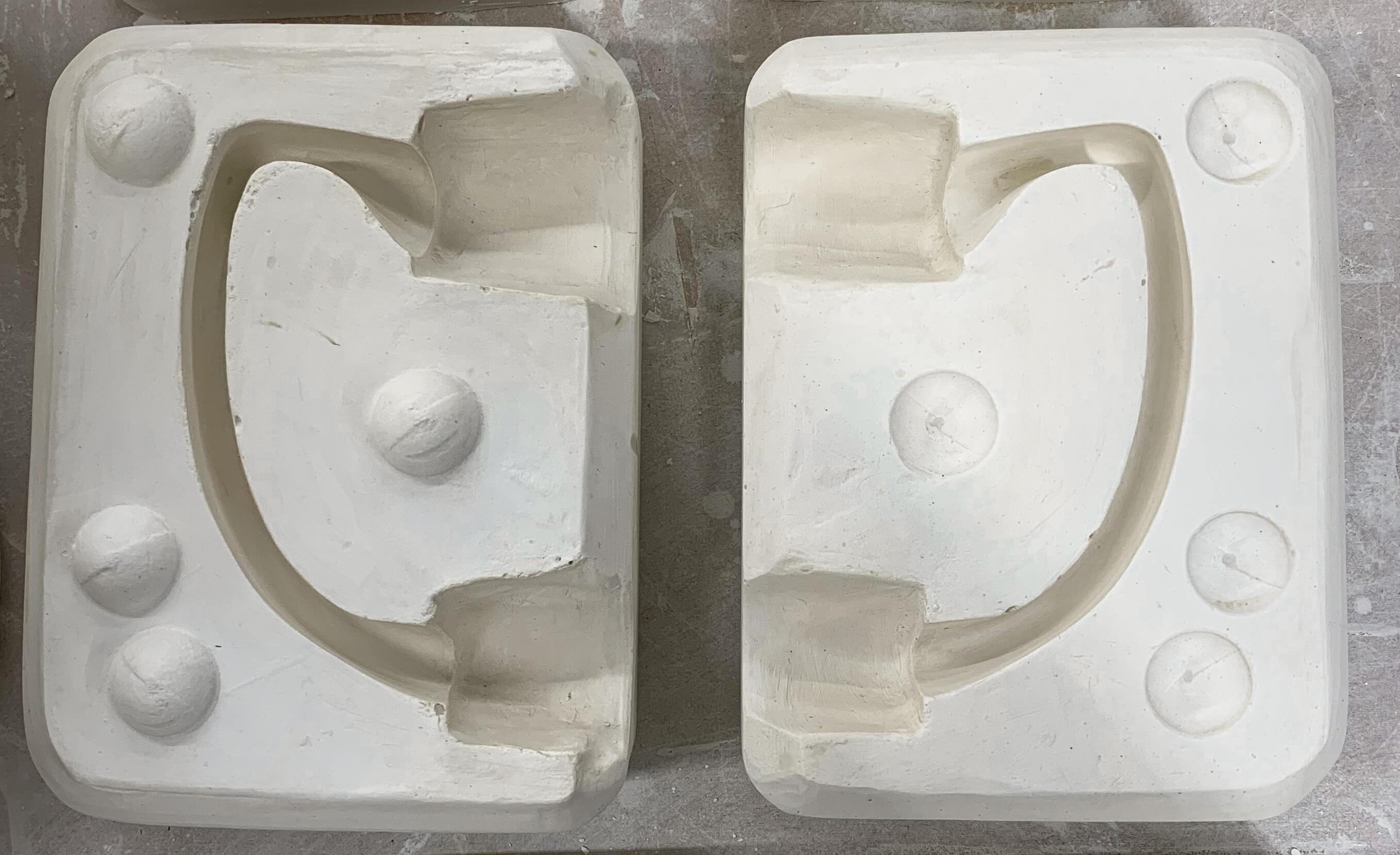The 2 sides of the mug handle mold